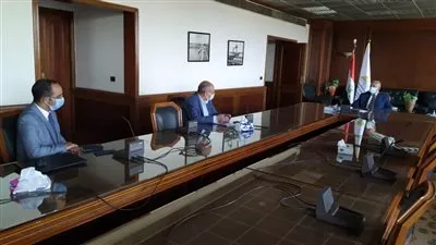 عبد العاطي: 950 مليون جنيه إيرادات «القابضة للرى والصرف»