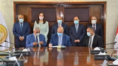 توقيع عقود المنظومة الجديدة للمخلفات لخدمة 18 حيًا فى القاهرة