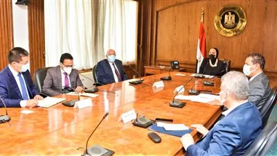 جامع تبحث التوسع في إنتاج توبيسات الغاز الطبيعي مع مسئولي «يوتنج» الصينية