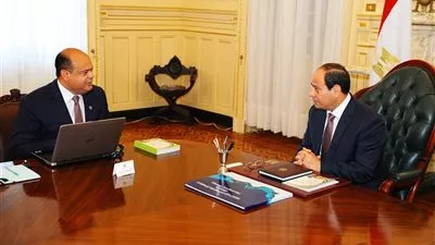 السيسي يبحث مع محافظ مطروح تنفيذ مشروع تنمية غرب مصر