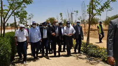 وزير الإسكان يتفقد مشروع الحدائق المركزية في العاصمة الإدارية