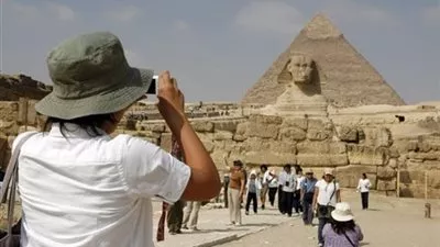 مخاوف من إفلاس شركات السياحة وضياع مستحقات الفنادق المصرية