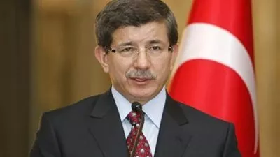 أوغلو: تركيا تتشاور مع الناتو والأمم المتحدة بشأن التطورات على حدود سوريا