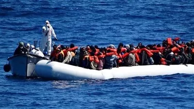 البحرية الليبية تنقذ 698 مهاجرًا غير شرعي