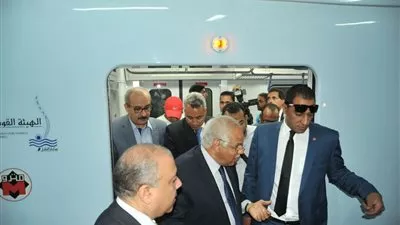 وزير النقل يشهد تشغيل قطار مكيف جديد بالخط الاول لمترو الانفاق