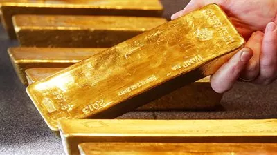 انخفاض أسعار الذهب بضغط صعود الدولار