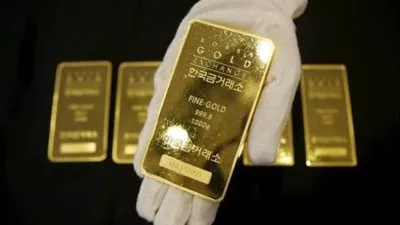 الذهب يحوم قرب أدنى مستوياته في 6 سنوات