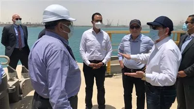 الملا يتفقد مشروعات بترولية في العين السخنة