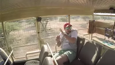 فيديو: أحمد صفوت ينهار ويسب فريق إعداد برنامج 