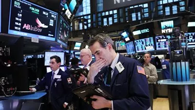 مخاوف النمو العالمي تهبط بمؤشرات «وول ستريت» فى مستهل التعاملات 