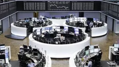 الأسهم الأوروبية تنخفض صباحاً من أعلى مستوى في 3 أشهر بفعل الصين