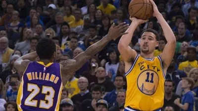 وريورز البطل يواصل تألقه في دوري السلة الأمريكي