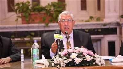 وزير الزراعة يوجه بإيجاد حلول تطبيقية لزيادة إنتاجية البيئات الصحراوية