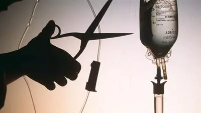 البرلمان الكندي يسمح للأطباء بمساعدة المرضى على الموت