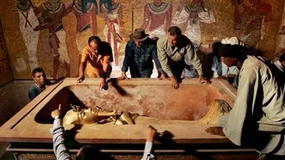 عالم بريطاني: البحث لا يزال مستمرا عن مقبرة نفرتيتي