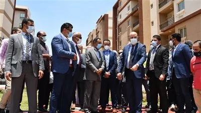 وزير الإسكان يتفقد وحدات مبادرة «سكن لكل المصريين» في حدائق العاصمة