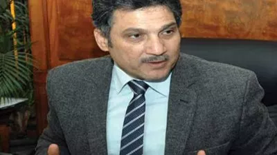 وزير الرى يصرف حافز للعاملين بمحطة بالوظة