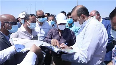 وزير النقل يتابع أعمال تنفيذ مشروع القطار الكهربائي السريع