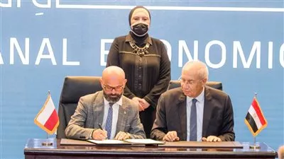 اقتصادية قناة السويس توقع اتفاقية لإنشاء منطقة صناعية بولندية في مصر