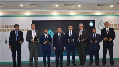 وزير البترول يناقش مع الشركات تجارب السلامة وحماية البيئة 