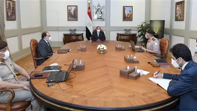 السيسي يستعرض الموقف التنفيذي لتطوير شبكة الطرق والمحاور