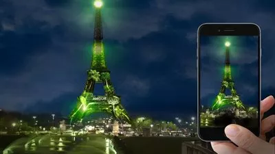 برج إيفل يتحول إلى غابة افتراضية خلال قمة المناخ في باريس