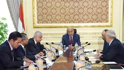 شريف إسماعيل يتابع مع وزير التعليم الاستعداد للعام الدارسي الجديد