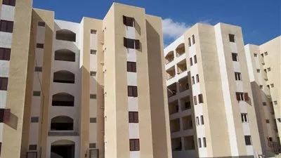 تسليم 26 وحدة سكنية للأسر الأكثر احتياجا بـ