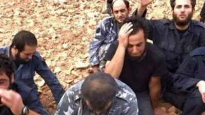 وصول موكب العسكريين اللبنانيين المحررين لمقر اللواء الثامن للجيش اللبناني