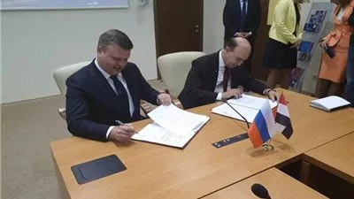 «مميش» يوقع مذكرة تفاهم مع رئيس المنطقة الاقتصادية بـ«دوبنا» الروسية