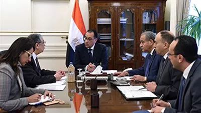 رئيس الوزراء يُتابع إجراءات الربط الكهربائي مع السودان 