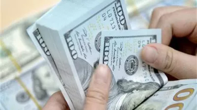 ارتفاع الدولار بفعل توقعات زيادة محتملة لأسعار الفائدة 