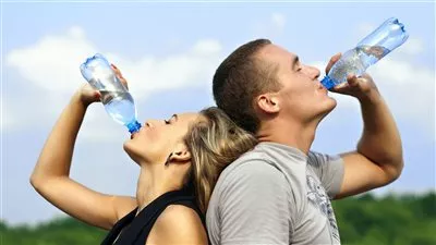 دراسة: المخ يحتاج إلى 2,5 لتر ماء يوميا للحفاظ على التركيز