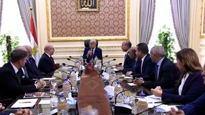 شريف إسماعيل يلتقي رؤساء 5 شركات ألمانية وبولندية