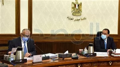 مدبولي يستعرض مع محافظ البنك المركزي مبادرات دعم القطاعات الاقتصادية