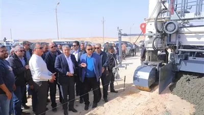 وزير النقل يتابع أعمال تطوير طريق «القاهرة - أسيوط» الصحراوي