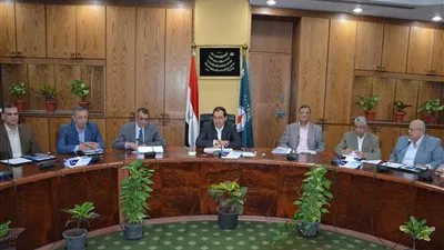 وزير البترول يعقد اجتماعًا  لبحث موقف إنتاج الزيت الخام