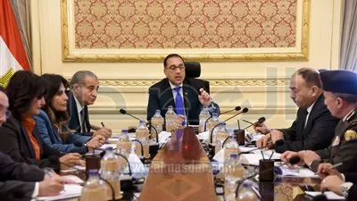 رئيس الوزراء يوجه بالتنسيق مع «الخدمة الوطنية» لتوفير السلع بالأسواق