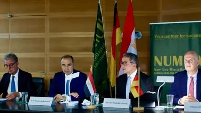 العناني: 525 ألف سائح زاروا مصر خلال أبريل الماضي