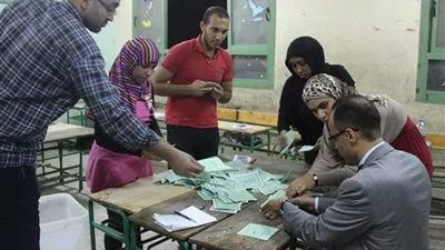 المؤشرات الأولية تظهر تقدم مرشحي 