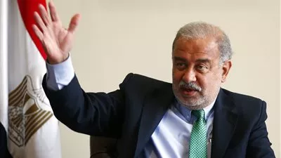 رئيس الوزراء يبحث خطة إنشاء محطات طاقة شمسية بالوادي الجديد