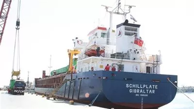 عبور سفينة حاويات دنماركية بحمولات 200 ألف طن