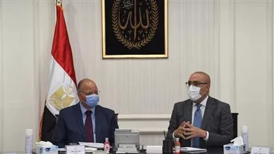 وزير الإسكان ومحافظ القاهرة يتابعان تطوير منطقتي مثلث ماسبيرو وسور مجرى العيون