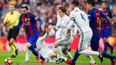 الليلة.. ريال مدريد يستضيف برشلونة في كلاسيكو الحسم بكأس ملك إسبانيا