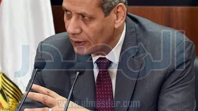 هجوم على وزير التعليم داخل 