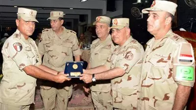 وزير الدفاع يشهد مشروع مراكز القيادة التعبوي