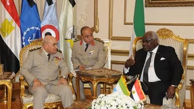رئيس سيراليون يزور وزارة الدفاع ويلتقى الفريق أول صدقى صبحي 