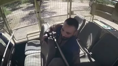 شاهد: رعب وصراخ أحمد سعد لحظة هجوم أسود