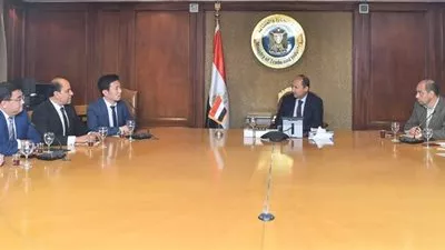 وزير التجارة يبحث ضخ استثمارات صينية في مدينة الجلود بالروبيكي