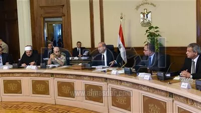 شريف إسماعيل يوجه بإعداد تقرير عن إجراءات إزالة معوقات الاستثمار